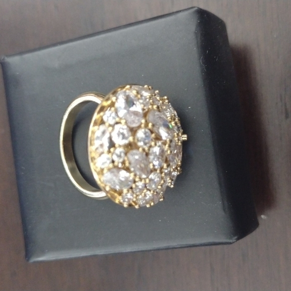 Avon Ring Iconic Statement NIB Goldtone Crystal rare - Picture 6 of 8